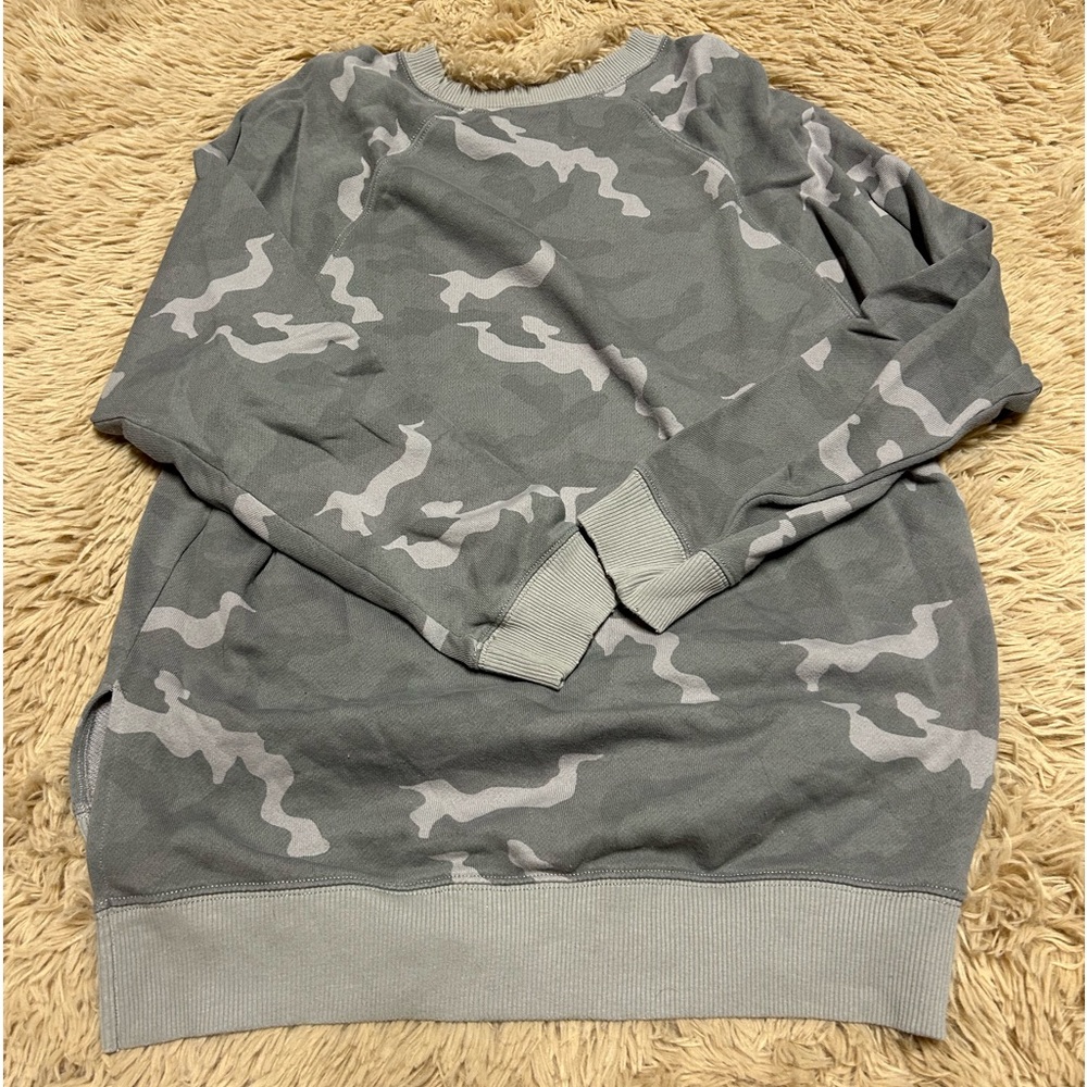 American Eagle Camo Sweatshirt